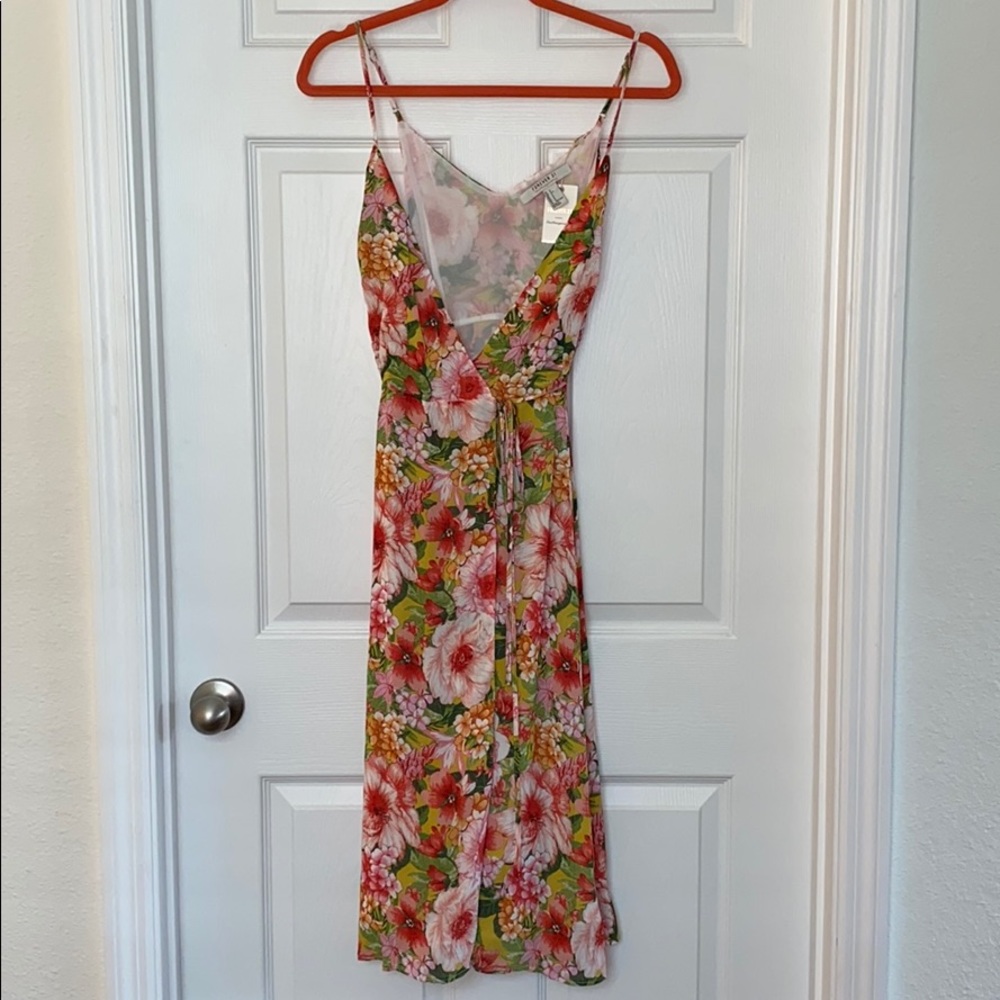 Forever 21 sleeveless floral dress 👗